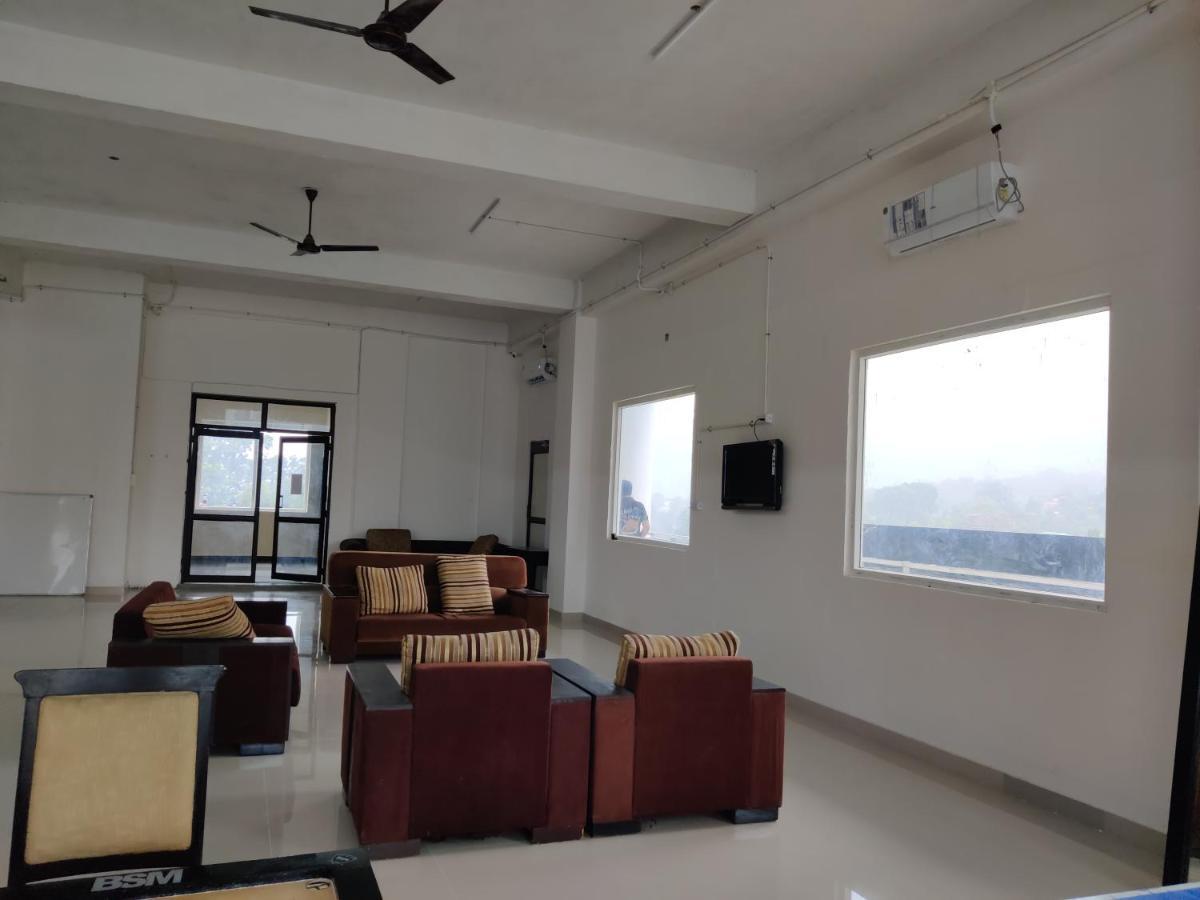 Abuzz Oxfordcaps Imperial Heights Mussoorie Dehradun Ostello Esterno foto