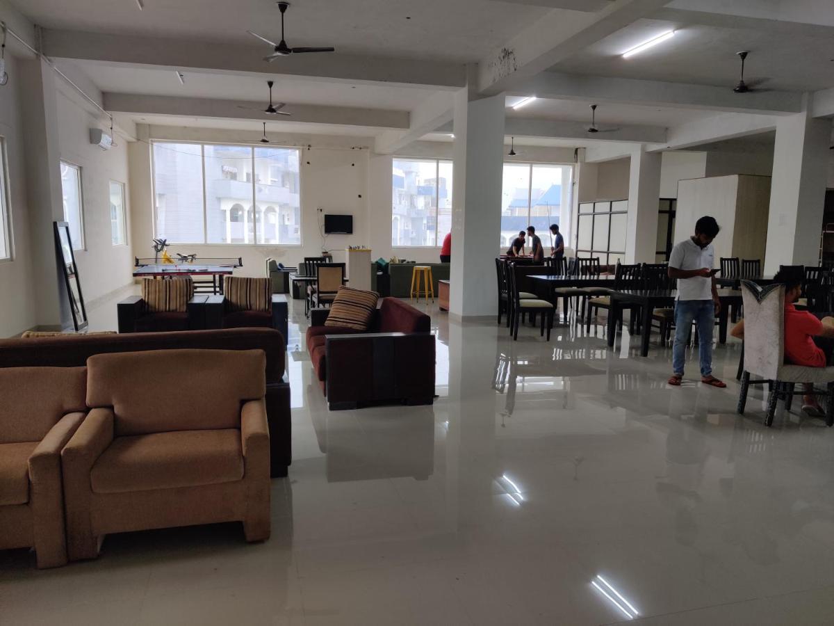Abuzz Oxfordcaps Imperial Heights Mussoorie Dehradun Ostello Esterno foto